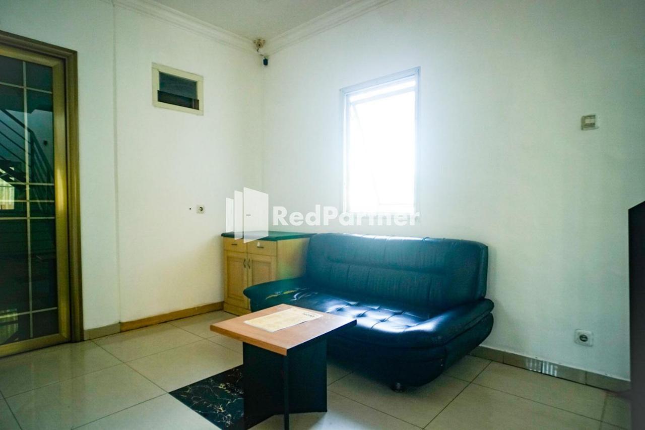 Hoki Homestay Redpartner Surabaya Bagian luar foto
