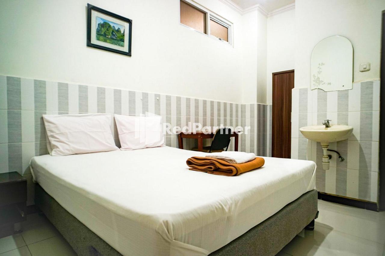 Hoki Homestay Redpartner Surabaya Bagian luar foto