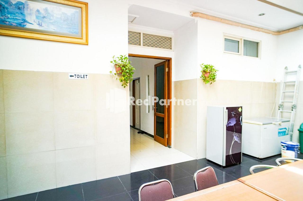 Hoki Homestay Redpartner Surabaya Bagian luar foto