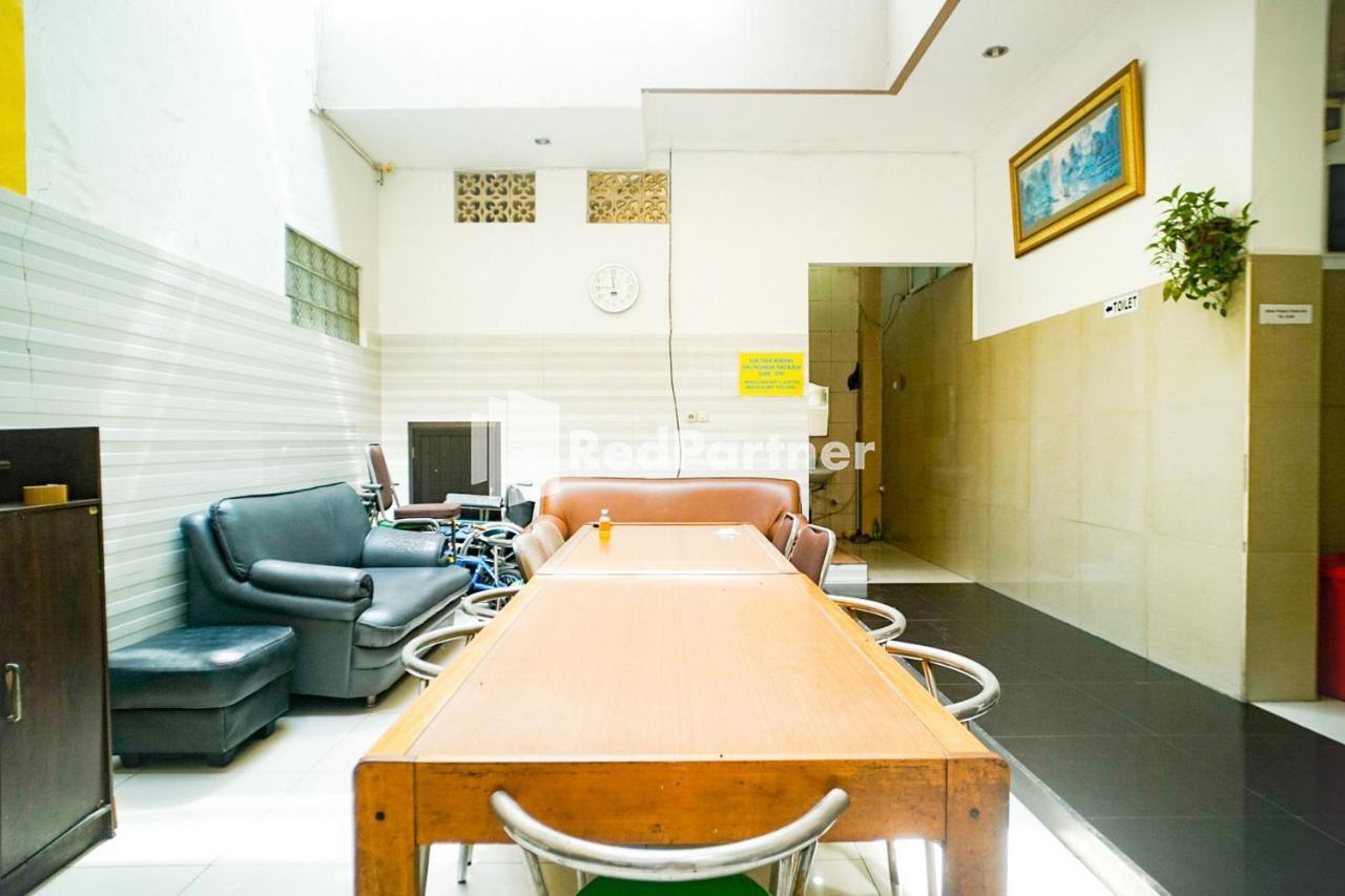 Hoki Homestay Redpartner Surabaya Bagian luar foto