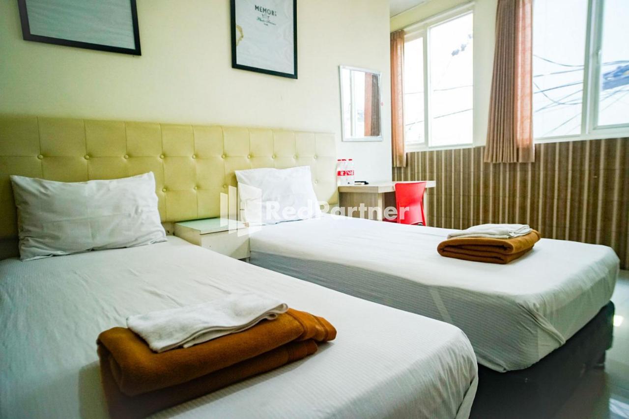 Hoki Homestay Redpartner Surabaya Bagian luar foto